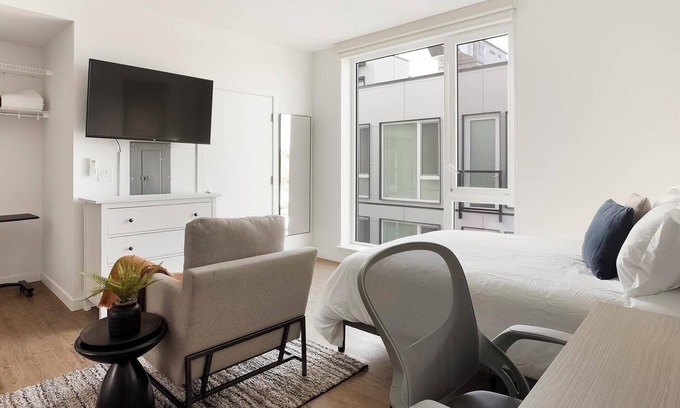 Mann Apartment | Landing at Madrone - Studio in Central District