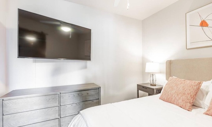 Uptown Apartment | Landing at Q21 - 1 Bedroom in Northwest Portland