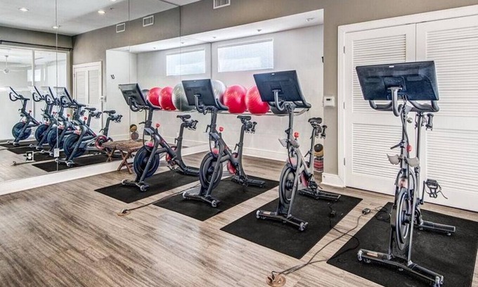Terrell Heights Apartment | Landing at Republic at Alamo Heights - 1 Bedroom in Uptown