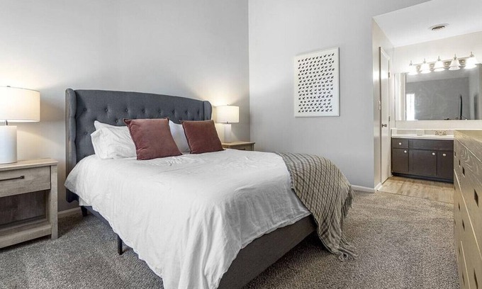 Lexington Apartment | Landing at Saddlebrook at Tates Creek - 2 Bedrooms in Downtown Lexington