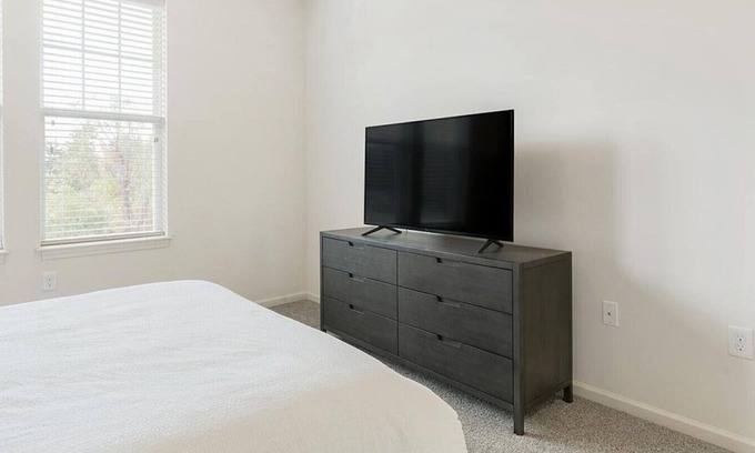 Buechel Apartment | Landing at Spring House Apartments - 3 Bedrooms in Downtown Louisville