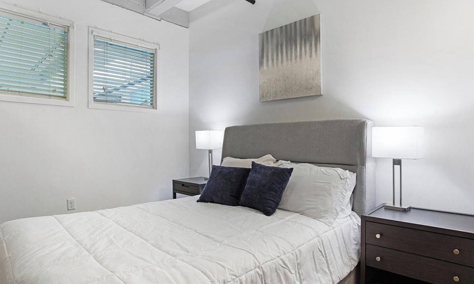 Petersburg Apartment | Landing at Star Lofts - 1 Bedroom in Petersburg