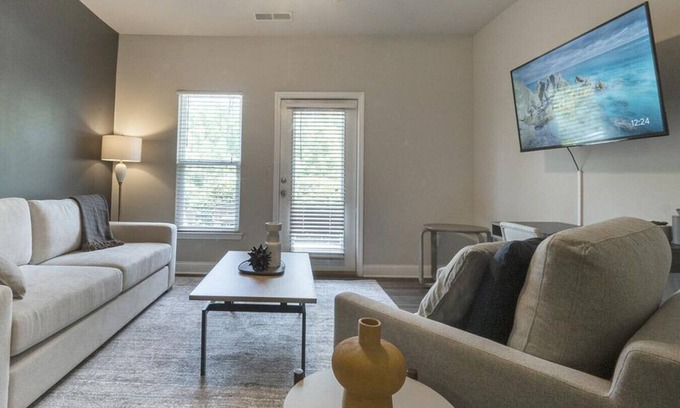 Johns Island Apartment | Landing at The Apartments at Shade Tree - 2 Bedrooms in Downtown Charleston