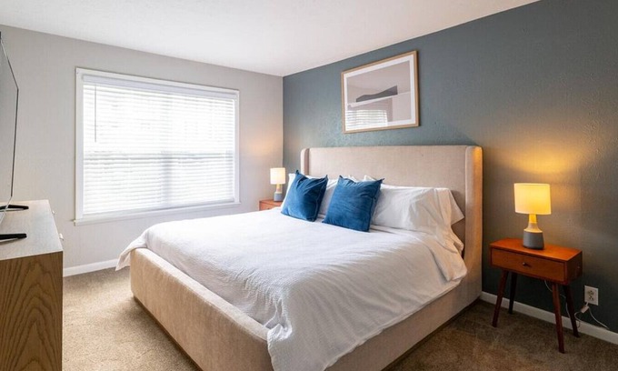 Hermitage Apartment | Landing at The Arbours of Hermitage - 2 Bedrooms in Downtown Hermitage