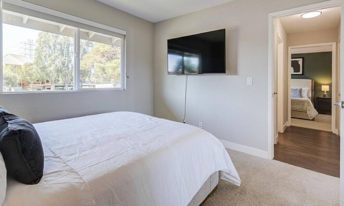 Foster City Apartment | Landing at The Lagoons - 2 Bedrooms in Downtown Foster City