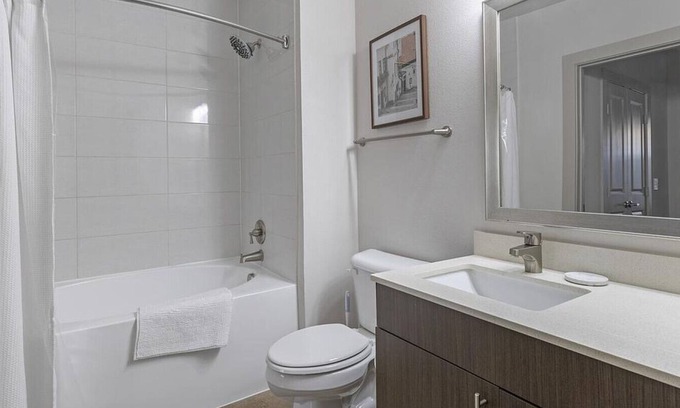 Vickery Meadow Apartment | Landing at The Mark at Midtown - 1 Bedroom in Northwest Dallas