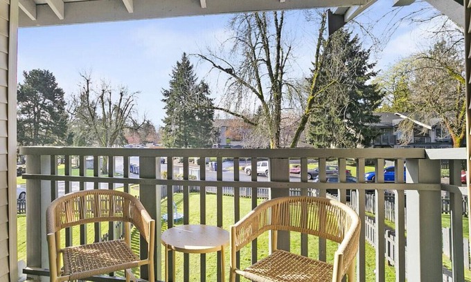 Federal Way Apartment | Landing at Trellis - 2 Bedrooms in Downtown Federal Way