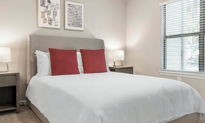 Fort Myers Apartment | Landing at Vantage - 2 Bedrooms in Hancock