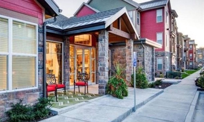 Pleasant Grove Apartment | Landing at Viewpointe - 2 Bedrooms in Downtown Pleasant Grove