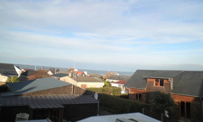 Saint-Come-de-Fresne Apartment | Landing beaches - F1bis apartment in the attic 100m from the beach