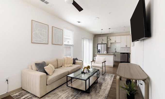Fort Worth Apartment | Landing | Beautiful 1BD, Yoga Studio, Pool