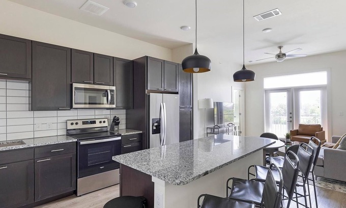 Fort Worth Apartment | Landing | Beautiful 2BD, Courtyard, Gym