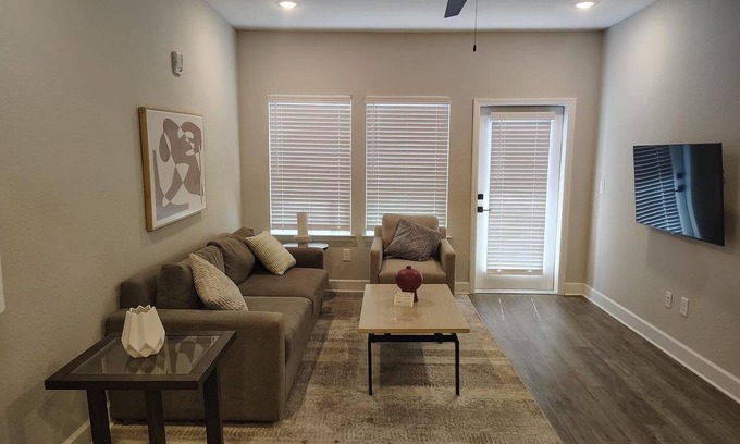 Newberry Apartment | Landing | Beautiful 2BD, Pool, Gym