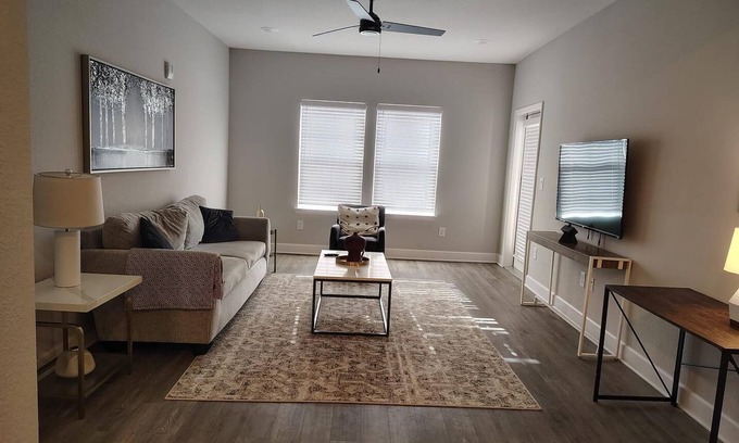 Newberry Apartment | Landing | Beautiful 2BD, Pool, Gym