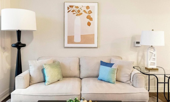 Overland Park Apartment | Landing | Beautiful 3BD, Clubhouse, Gym