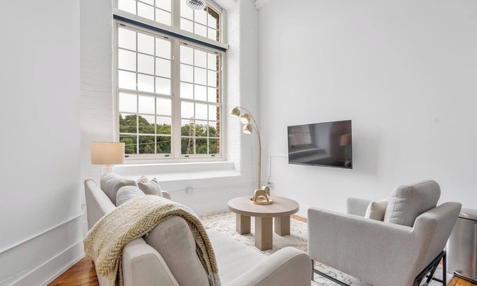 Greenville Apartment | Landing | Chic 1BD, Yoga Studio, Gym