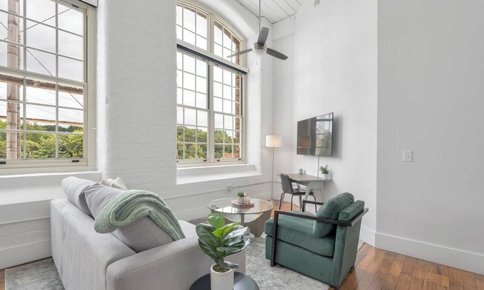 Greenville Apartment | Landing | Chic 2BD, Gym, Yoga Studio