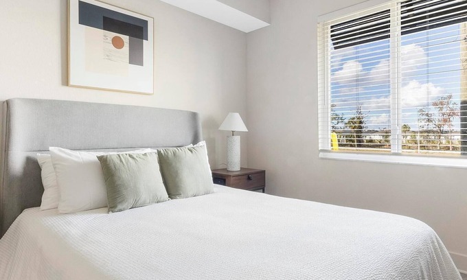 Palmetto Apartment | Landing | Incredible 2BD, Gym, Pool