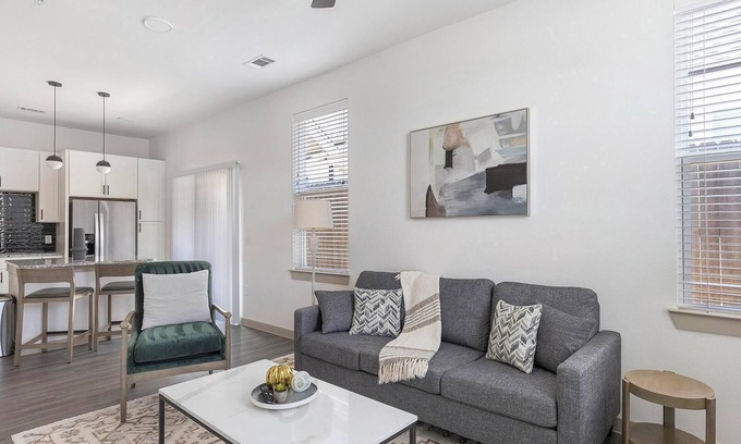 Fort Worth Apartment | Landing | Modern 1BD, Gym, Pool