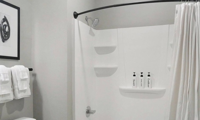 Fort Myers Apartment | Landing | Modern 1BD, Pool, Gym
