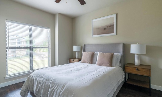 Katy Apartment | Landing | Spectacular 1BD, Gym, Courtyard