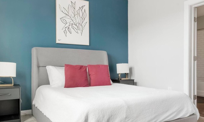 Mableton Apartment | Landing | Stunning 1BD, Gym, Pool