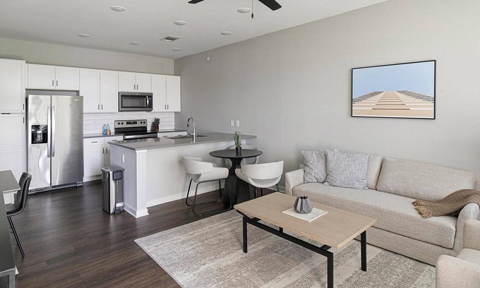 Madison Apartment | Landing | Stunning 1BD, Pool, Gym