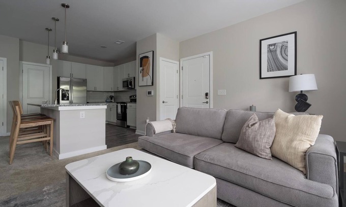 Huntersville Apartment | Landing | Stunning 1BD, Gym, Clubhouse