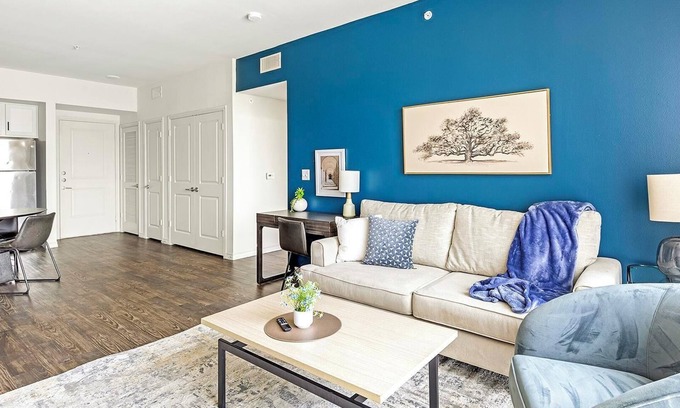 Kessler Apartment | Landing | Stunning 2BD, Gym, Pool