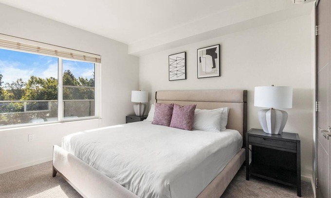Hayden Island Apartment | Landing | Stylish 1BD, Pool, Clubhouse