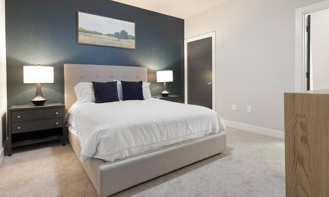 Tobin Hill Apartment | Landing | Stylish 1BD, Courtyard, Pool