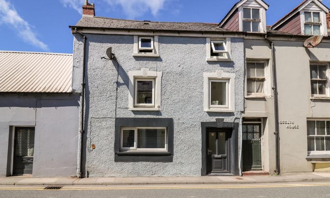 Cardigan House | Lane Cottage