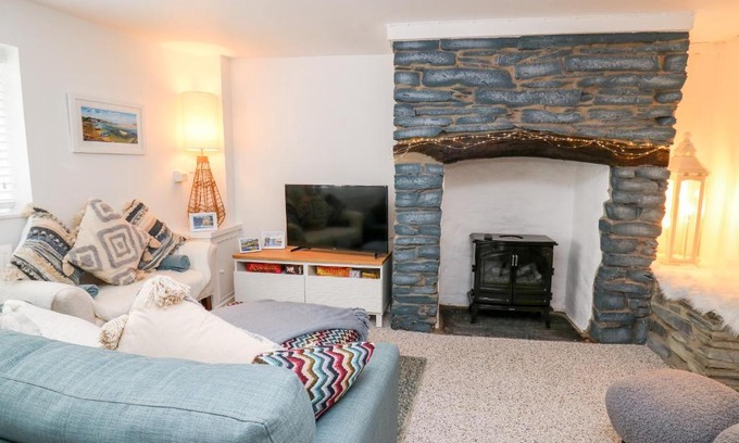 Cardigan House | Lane Cottage