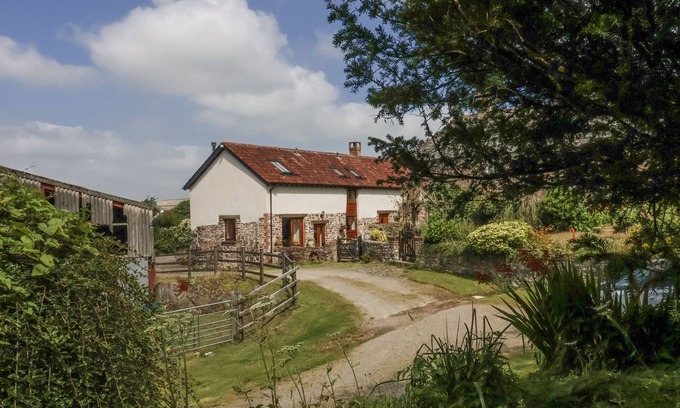 Brayford Cottage | LANE END, family friendly, character holiday cottage in North Molton