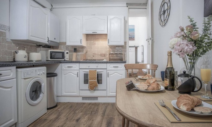 Mumbles Apartment | Langland Road - 1 Bedroom Apartment - Mumbles