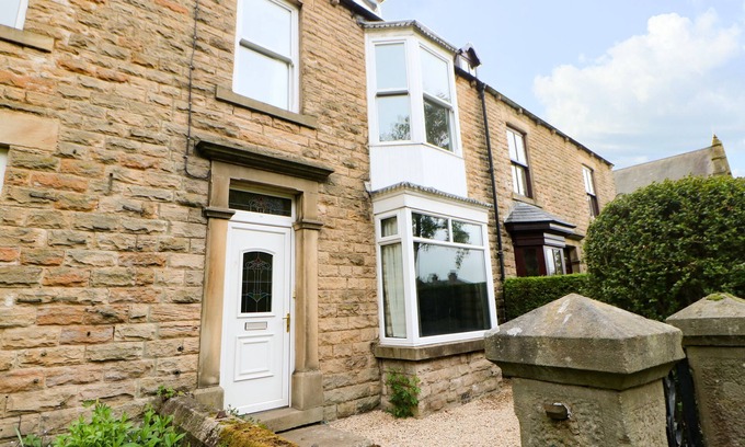 Barnard Castle House | LANGLANDS, pet friendly, with open fire in Middleton-In-Teesdale
