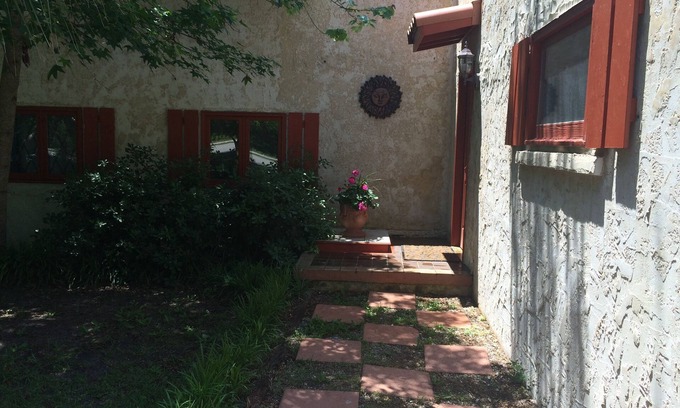Crescent Beach House | Lanne's Casa Pet Friendly