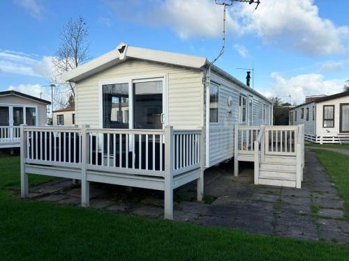 Great Yarmouth Resort | Lapwing 26, California Cliffs, Parkdean, Sleeps Eight, Free Wi-Fi, Pet Friendly, Bed Linen and Towels Included