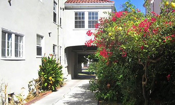 Larchmont House | Larchmont Village Hancock Park Hollywood 4 bedroom 3BA duplex Centrally located