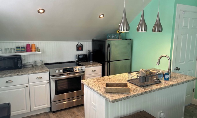White St. Gallery Condo | Large 1 bedroom condo in the historic area of Key West!