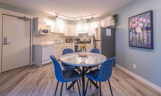 Canmore Apartment | Large 1 Bedroom Suite (4person)
