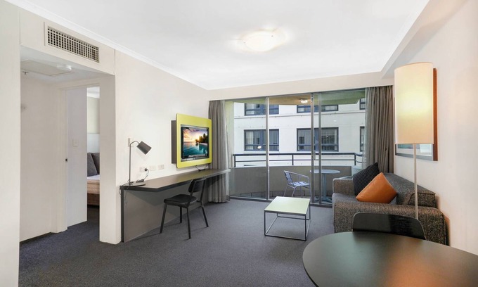 Parramatta CBD Apartment | LARGE 1 BEDROOM UNIT + CAR SPACE PARRAMATTA CBD