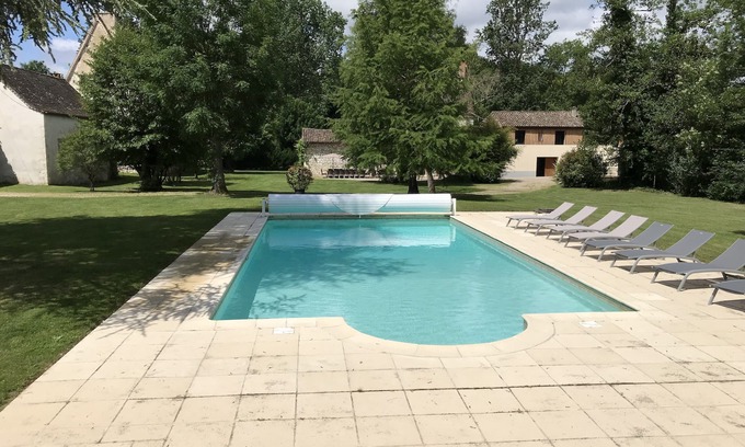 Lalandusse House | Large 18-bed gîte all comforts near Dordogne, peaceful setting