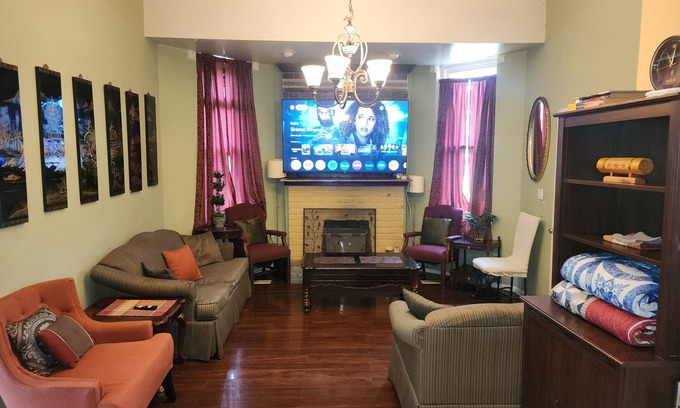 Mount Auburn Apartment | Large 2 bedroom near Downtown & University