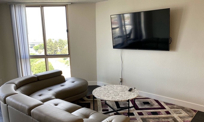 City West Apartment | Large 2 bedrooms 2baths