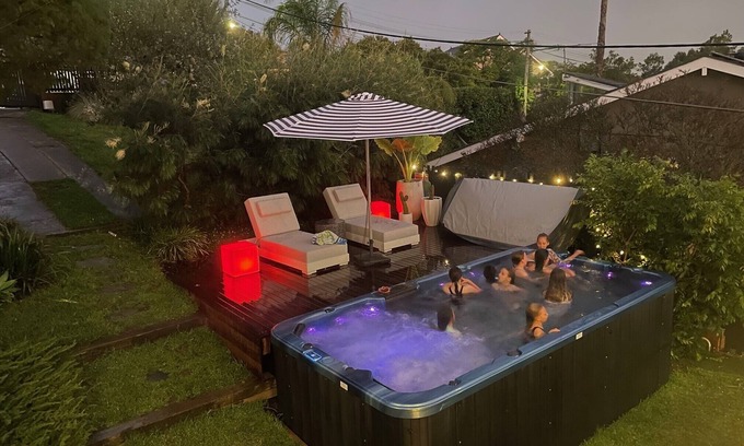 Lane Cove House | Large 2 storey house in east Lane Cove with amazing amenities 10 min from CBD.