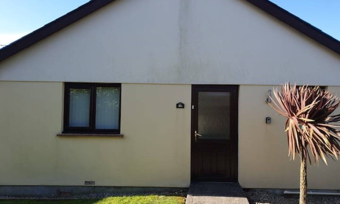 Bude House | Large 3 bed bungalow set in Woodland grounds near Tamar lakes and local beaches