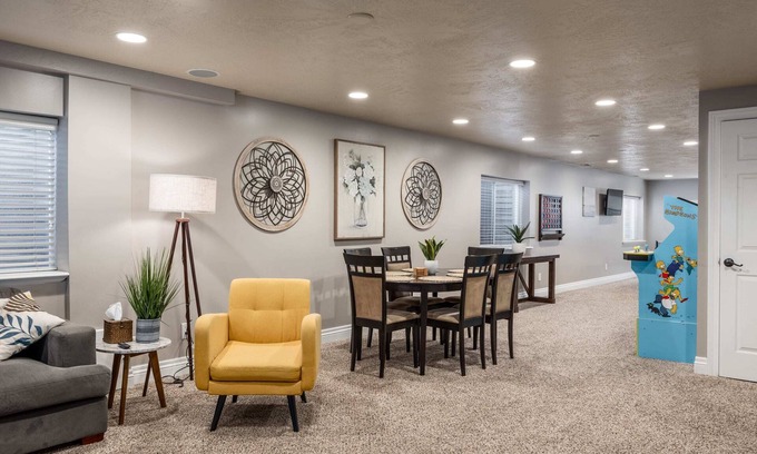North Salt Lake Apartment | Large 3 Queen Suite Near SLC & Airport