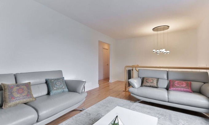 Saint-Hubert House | Large 4 Bed House - 25mn from Montreal