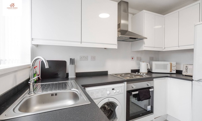 Liverpool House | Large 4 bedroom house- Liverpool